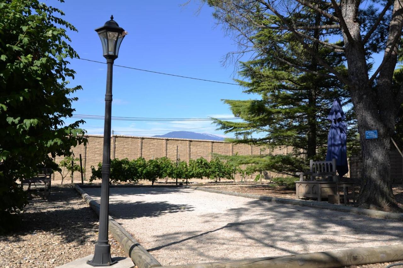 Domaine Des Ecureuils Bed & Breakfast Carpentras Exterior photo