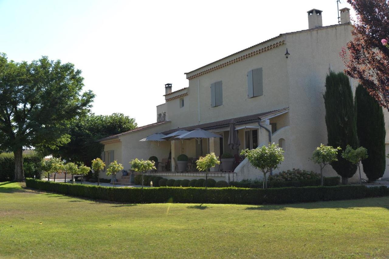 Domaine Des Ecureuils Bed & Breakfast Carpentras Exterior photo
