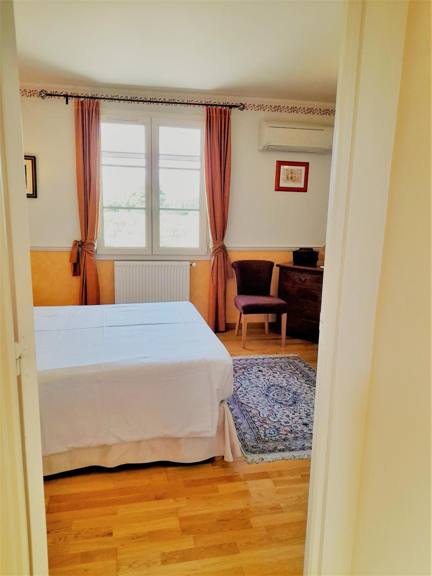 Domaine Des Ecureuils Bed & Breakfast Carpentras Exterior photo