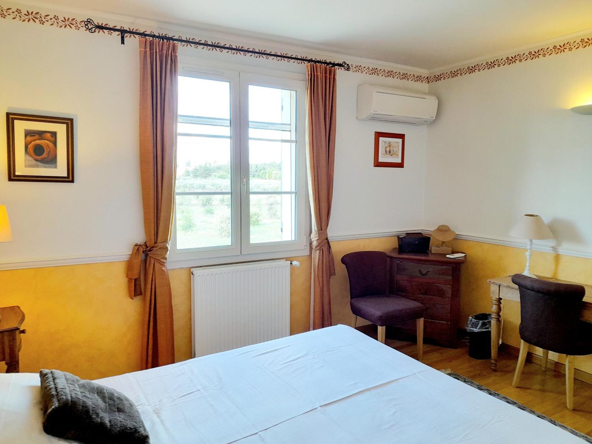 Domaine Des Ecureuils Bed & Breakfast Carpentras Exterior photo
