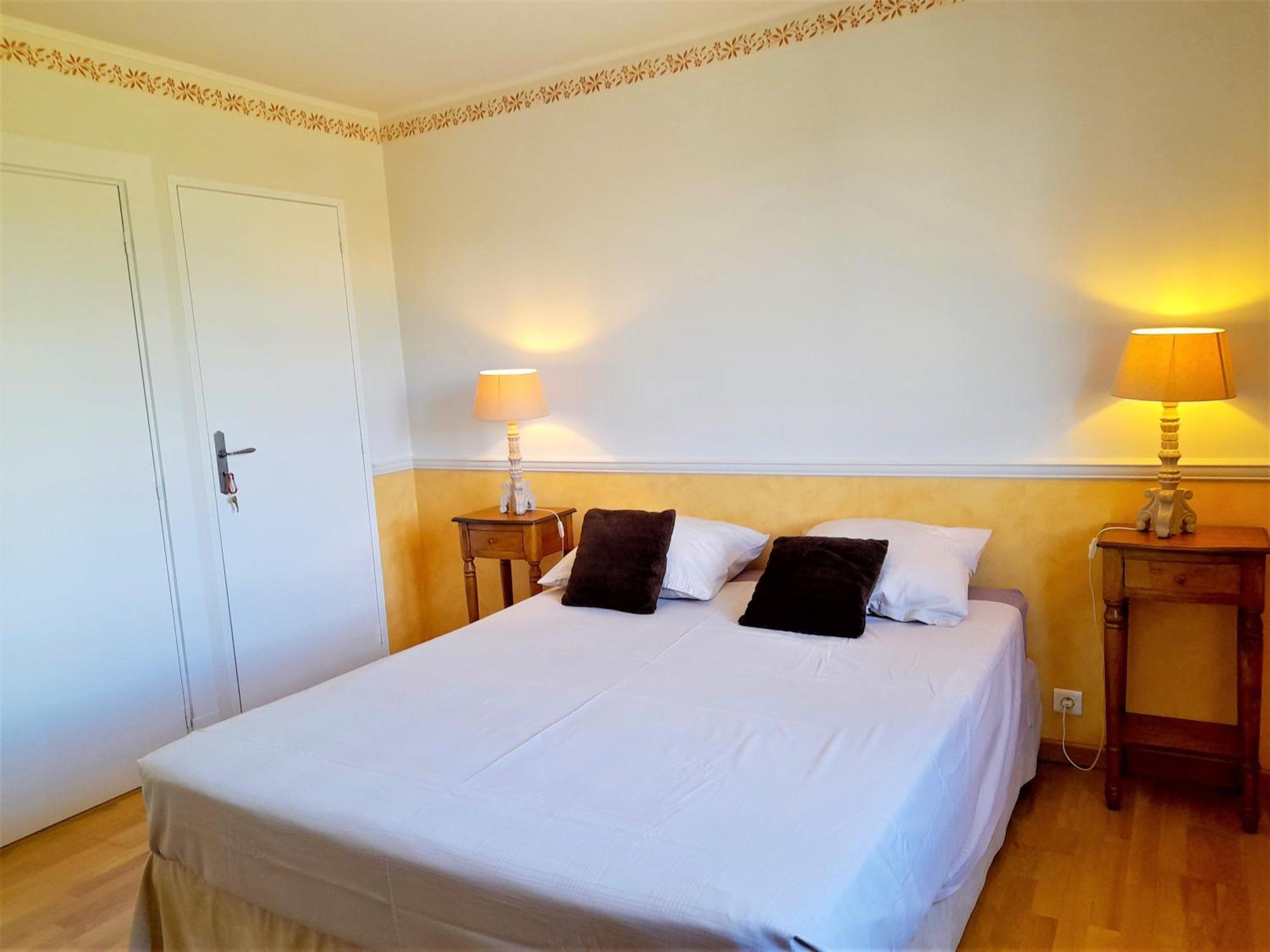 Domaine Des Ecureuils Bed & Breakfast Carpentras Exterior photo